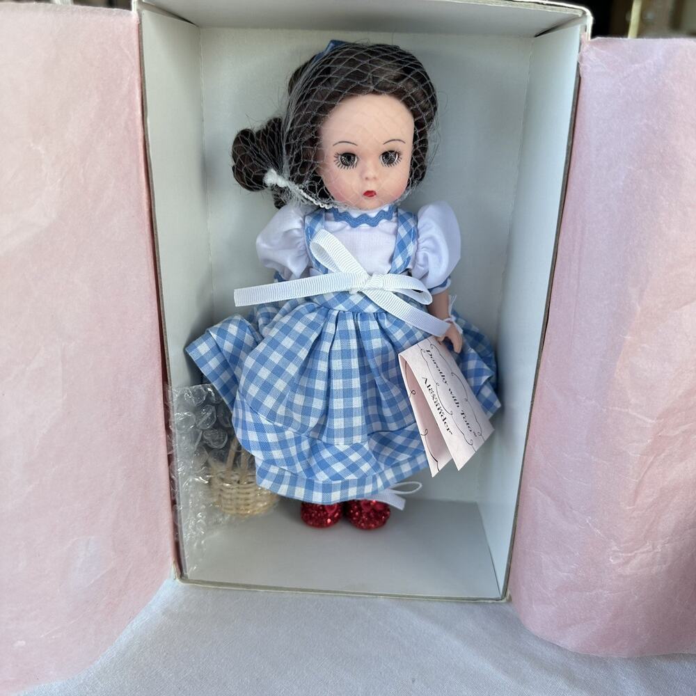 Vintage Y2k Madame Alexander 8” Dorothy Doll w/Toto Basket Wizard of Oz 2002 New